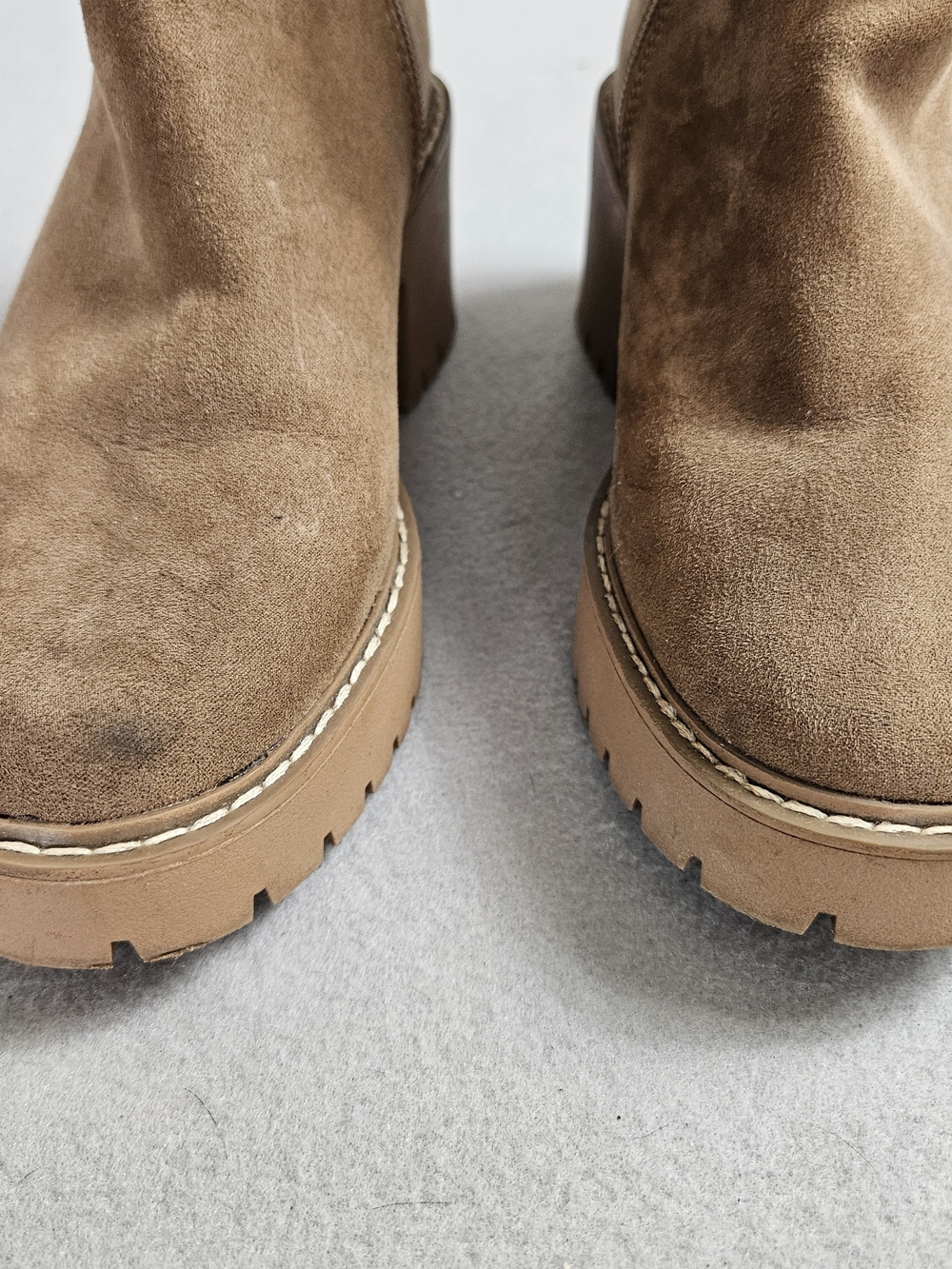 Universal Thread Taupe Chunky Lug Sole Chelsea Boots Size 6.5 - Picture 7 of 16
